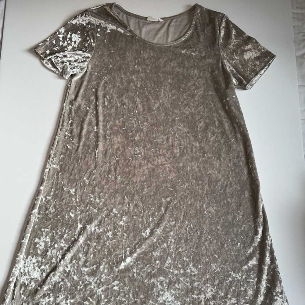 Full Tilt Women’s Dress Size L Cream Colored Crushed Velvet Skater Style Stretch